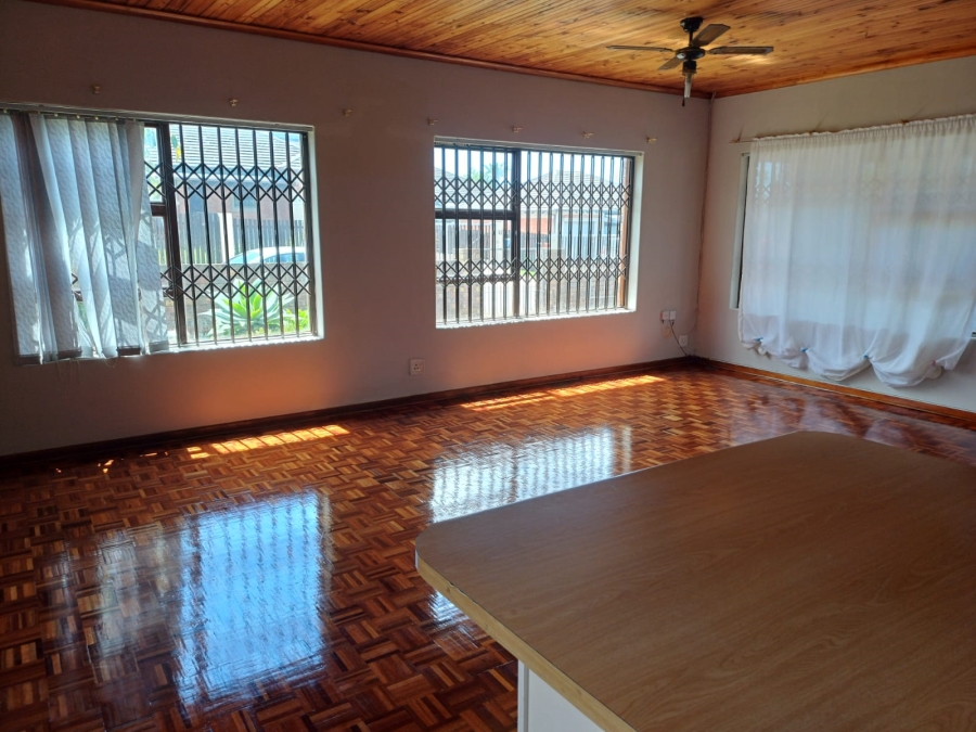 To Let 3 Bedroom Property for Rent in Wavecrest Eastern Cape